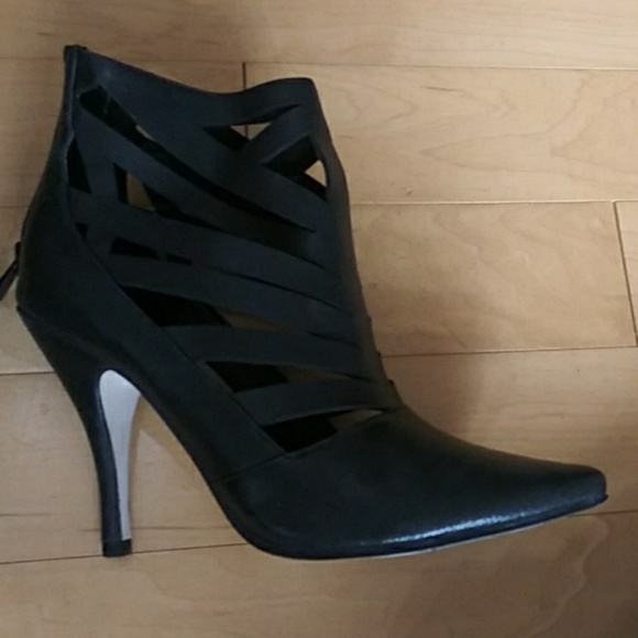 Steven Black leather stilleto booties with cutouts - Picture 3 of 4